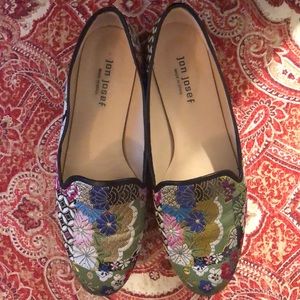 Embroidered loafer
